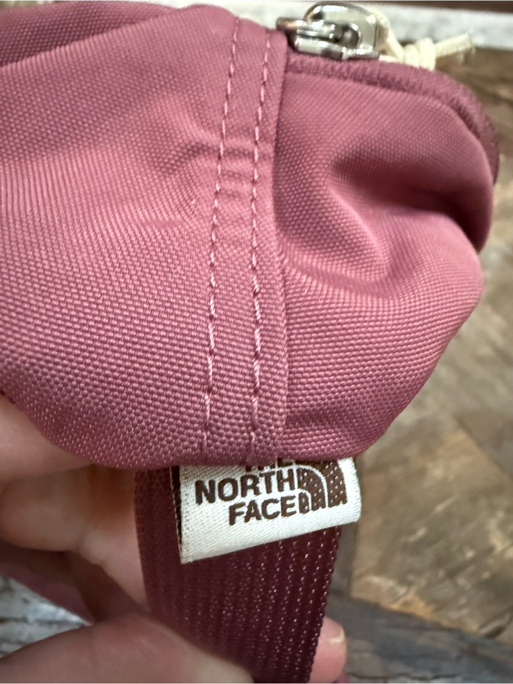 The North Face Maroon Crossbody Belt Bag Padded with Front Zipper Pocket NWOT - Picture 5 of 6